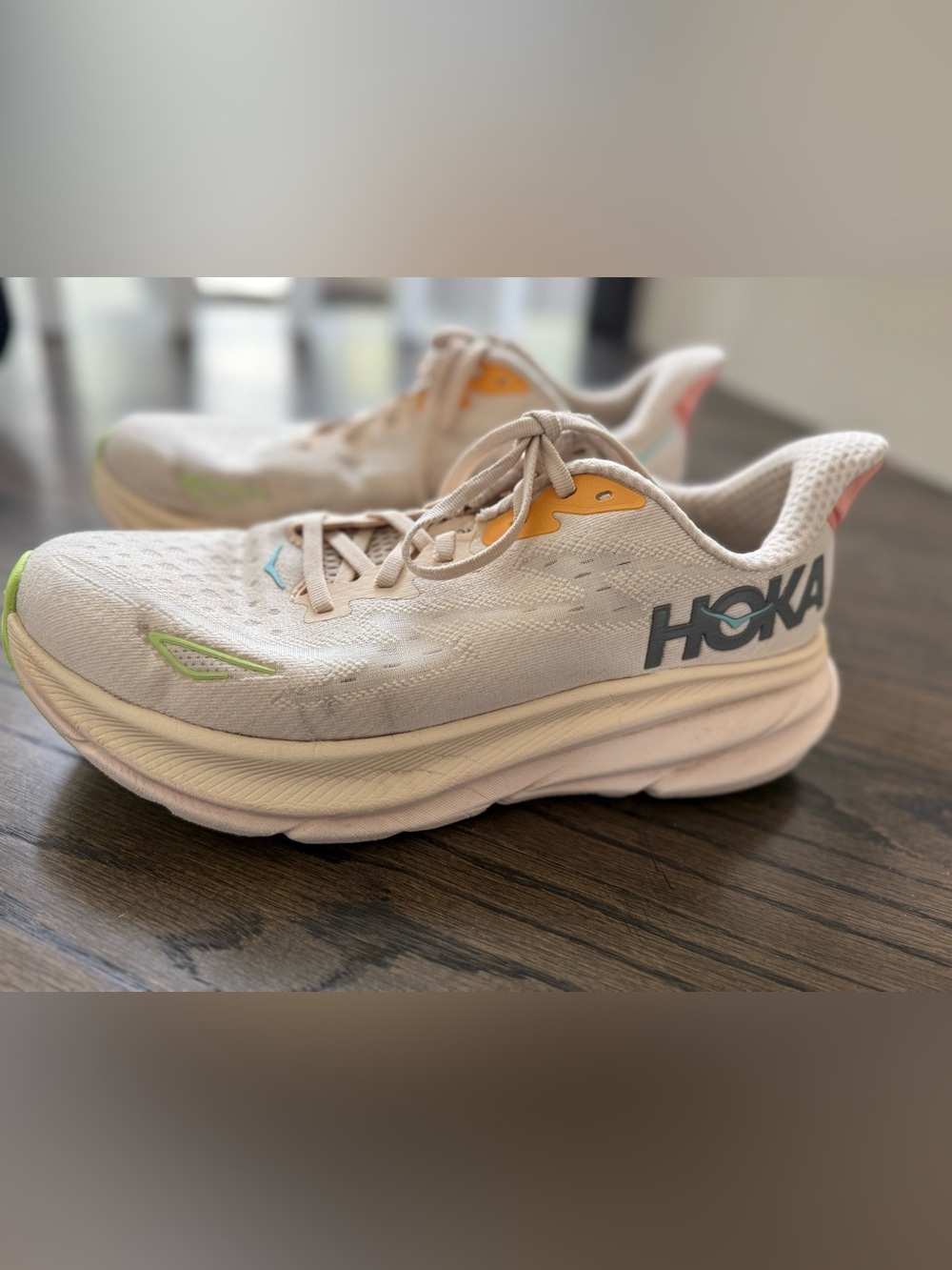 HOKA one one Clifton 9 in Vanilla Astral